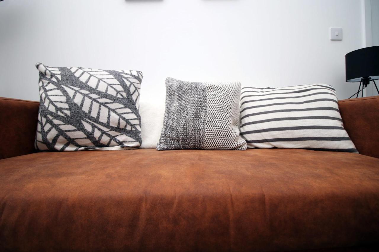 Beachview By Mia Living Close To Beach, Free Parking, Modern 2 Bedroom Apartment บาร์รี ภายนอก รูปภาพ